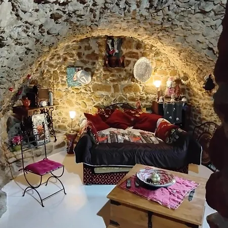 Apartment Cave Seraphie Saint-Michel-de-Chabrillanoux