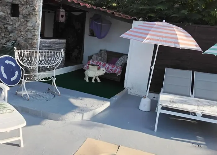 Апартаменты Cave Seraphie Saint-Michel-de-Chabrillanoux